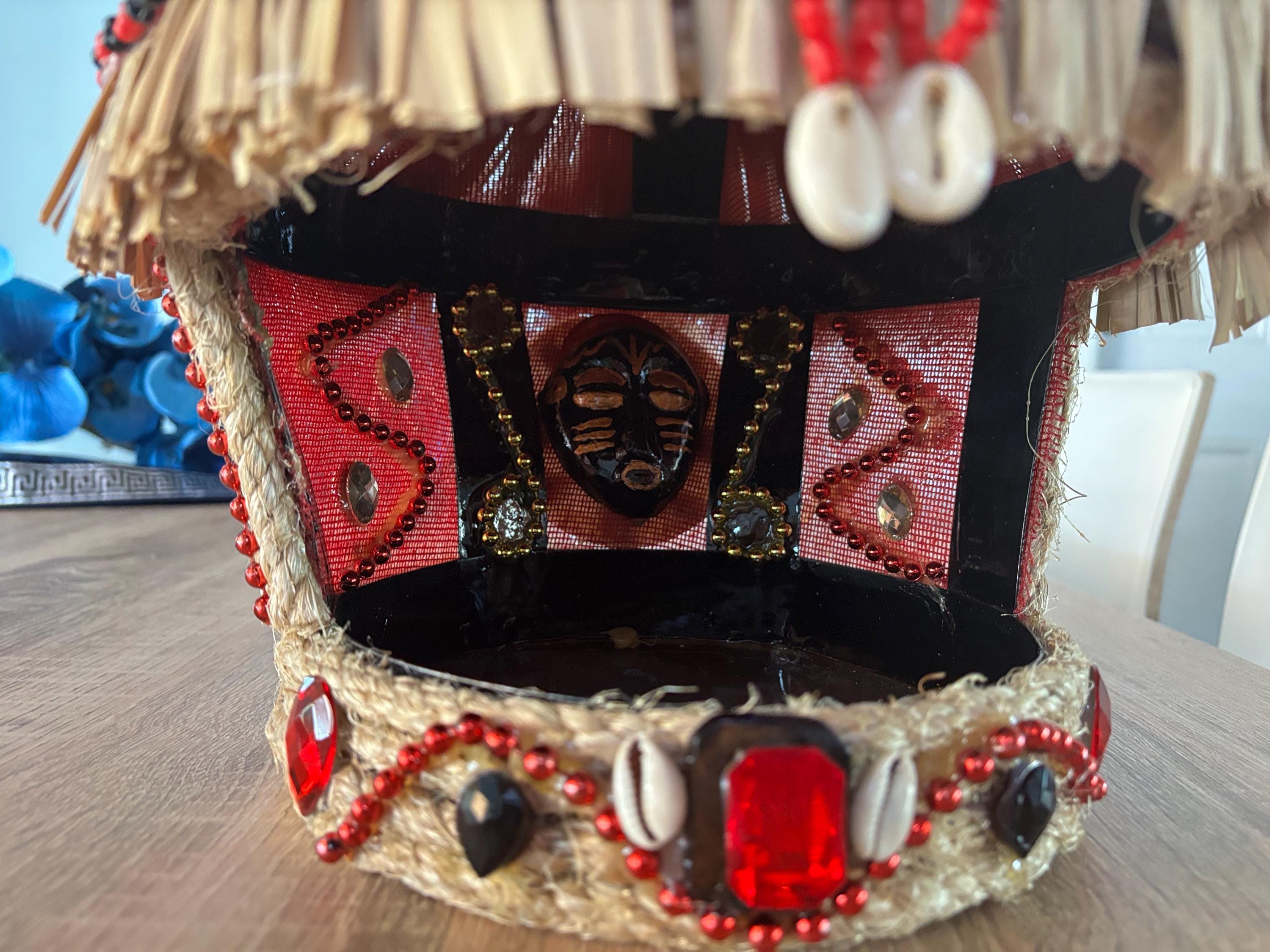 Casita de  Eleggua with Guano Details